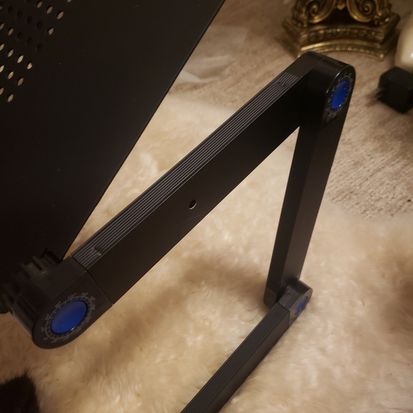 Laptop stand table holds up to 16 inch laptop - Picture 4 of 8